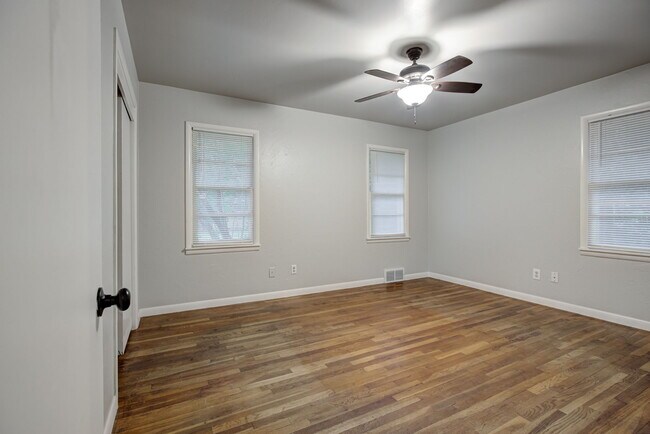 Building Photo - 1641 Marian Dr