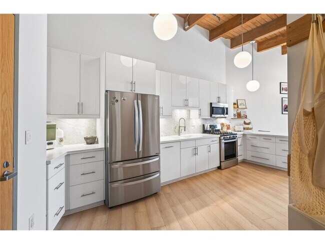 Building Photo - 404 N Washington Ave