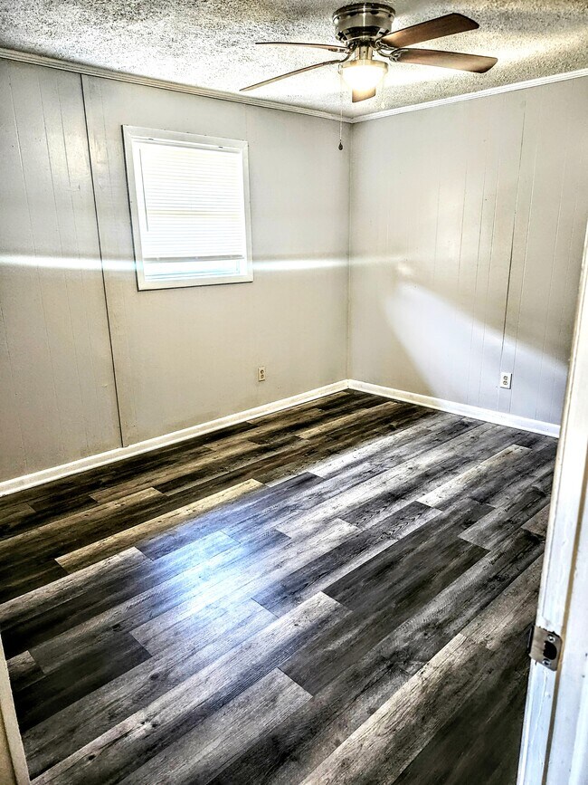 Master bedroom - 5409 Hilltop Ave