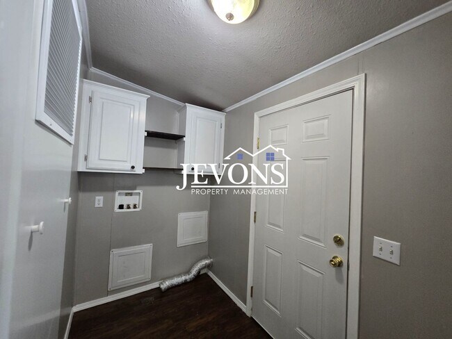 Building Photo - 4-bedroom single-family home with 1 fenced acre, plus a large shop and shed