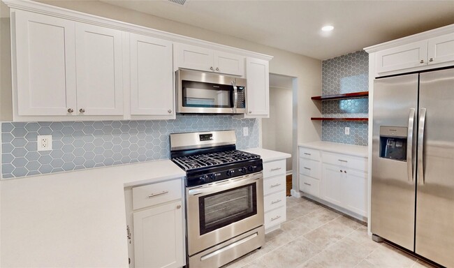 Building Photo - 1404 Meadowcrest Dr