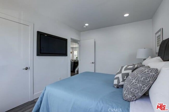 Building Photo - 338 Walnut Ave