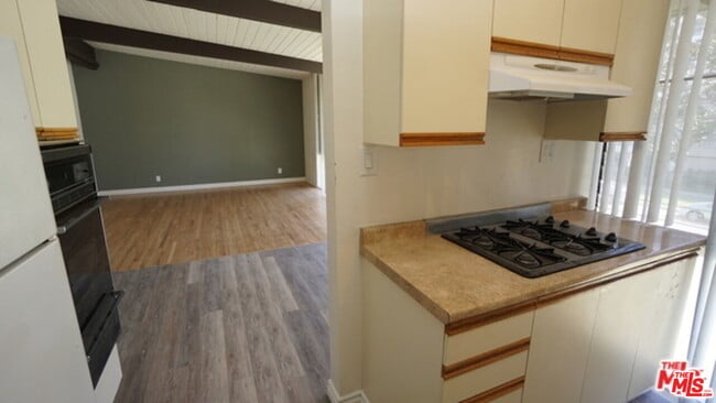 Building Photo - 11133 Rose Ave