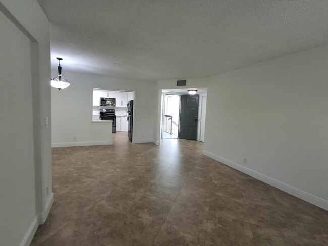 Building Photo - 4017 Carambola Cir N