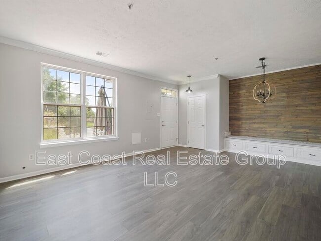 Building Photo - 4910 Edgeware Ter