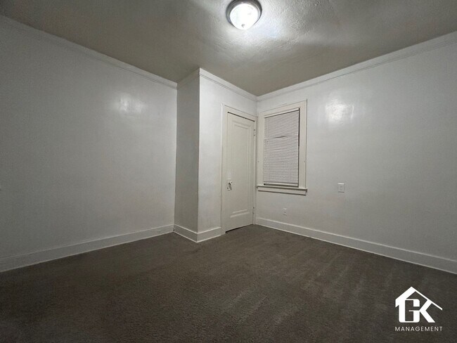 Building Photo - 2425 Clements St