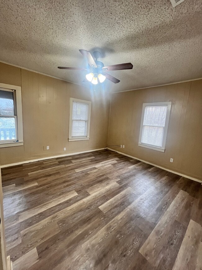 Building Photo - 119 S 5th St