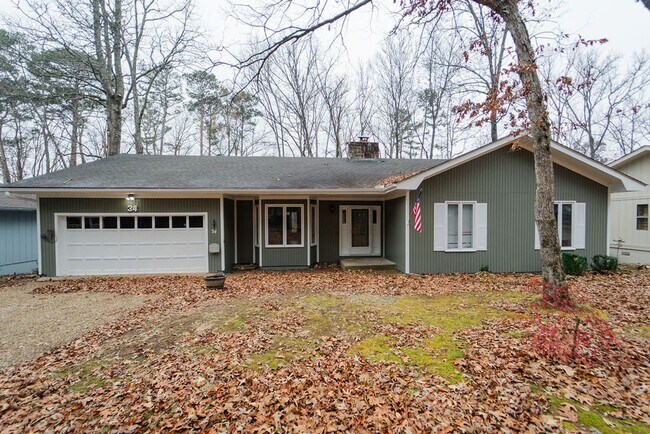 Building Photo - Beautiful Newly Remodeled Home on the Desoto Golf Course! A large landscaped lot with beautiful v...