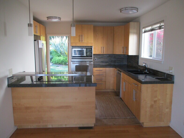 Building Photo - 447 Scenic Dr