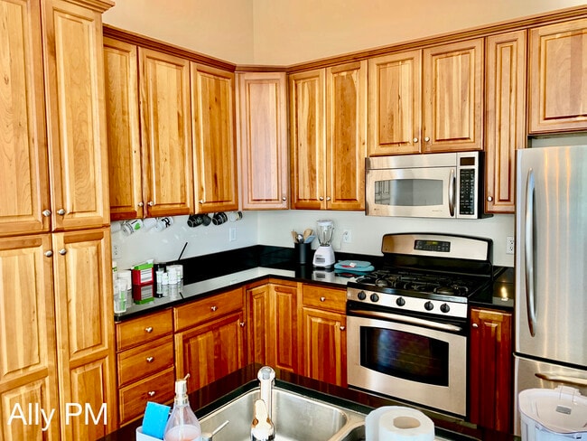 Building Photo - 1052 Glenwood Station Ln