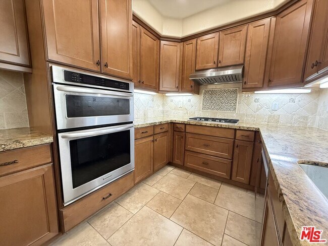 Building Photo - 1120 Columbia Trl