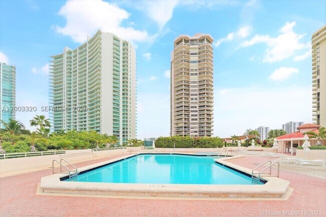 Building Photo - 20185 E Country Club Dr