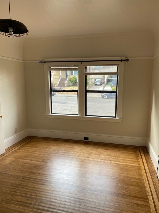 Building Photo - 752 55th St