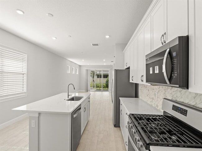 Building Photo - 4501 Nautilus Cir