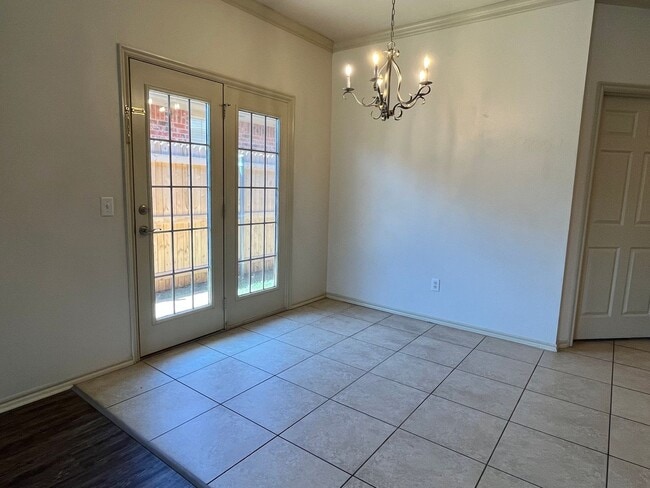 Building Photo - Great 3 Bed, 2 Bath Duplex In Edmond!!