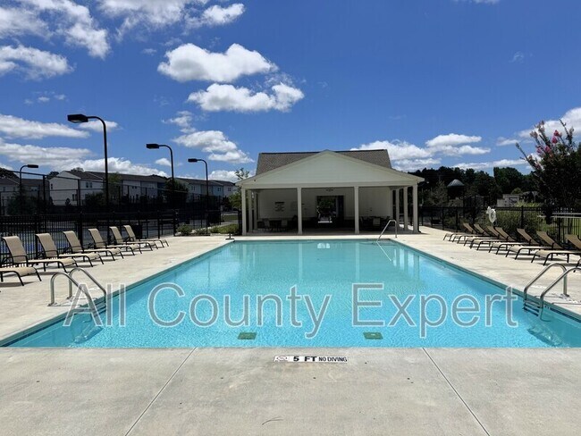 Building Photo - 2817 Beacon Bend Xing