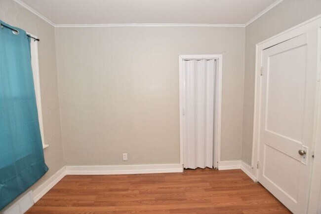 Building Photo - Mishawaka- near Bethel University, shoppin...