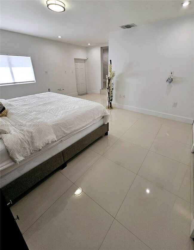 Building Photo - 16138 SW 154th Ct