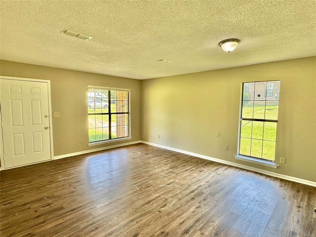 Building Photo - 731 St Martins Dr