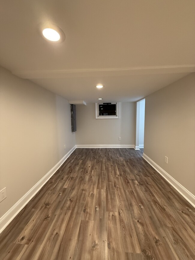 Building Photo - 4 Dresser Ave