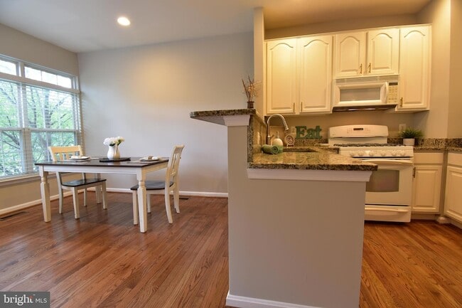 Building Photo - 5053 Kilburn St