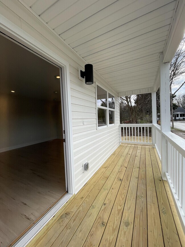 Building Photo - 307 W 42nd St