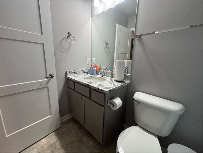 Building Photo - Beautiful Split-Level in BENNINGTON