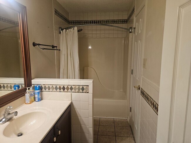 Building Photo - Knoxville 37934 - 4 bedroom, 2.5 bath - call Karen Robertson 865-454-7626