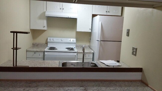 updated appliances - 4655 Merrimar Cir E