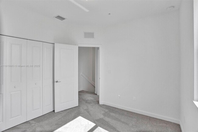 Building Photo - 252 SW 159th Terrace