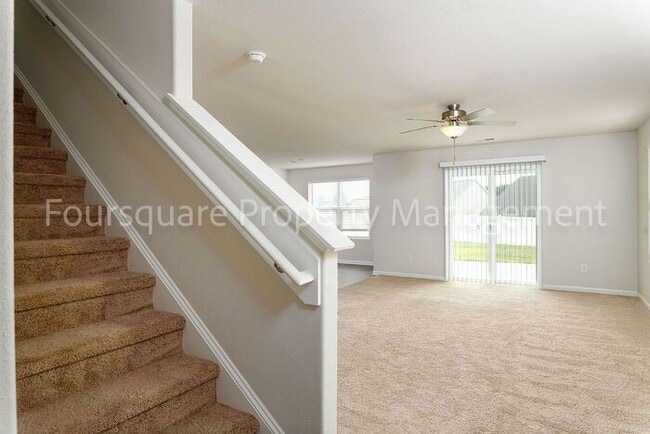 Building Photo - Spacious 3-Bed Home with Loft, Modern Kitc...