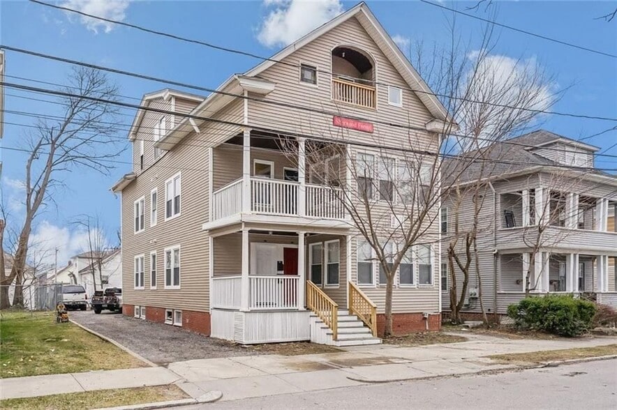 Building Photo - 123 Radcliffe Ave