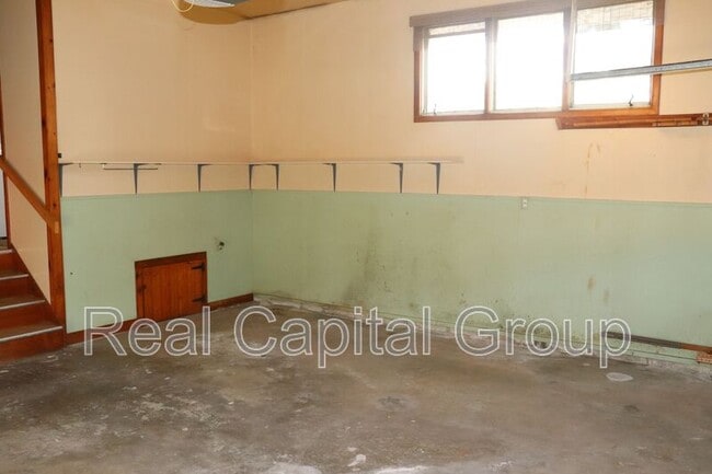 Building Photo - 21 Alva St