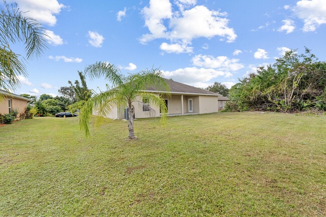 Building Photo - 531 Topeka Rd SW