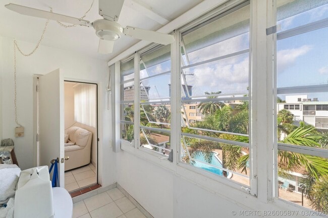 Building Photo - 1333 E Hallandale Beach Blvd