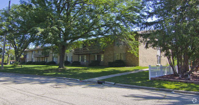 Building Photo - Arrowhead Pointe Apartments