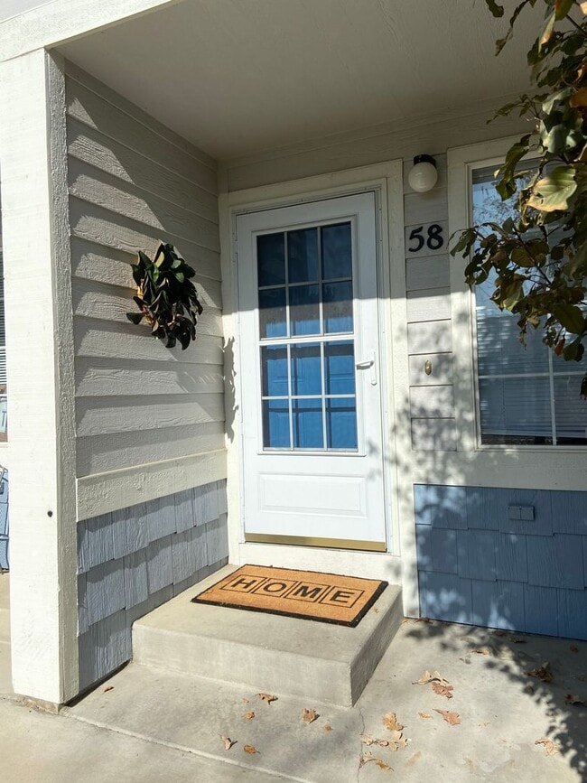 Building Photo - Red Mountain Three Story Townhome