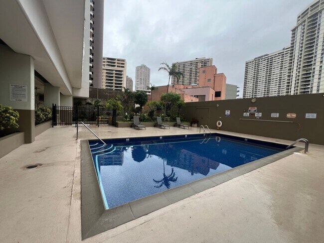 Building Photo - 1329