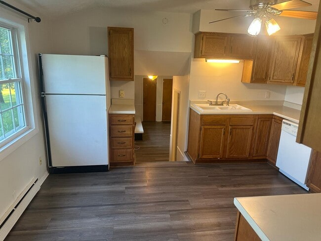 Building Photo - 4305 E Maple Manor Pkwy