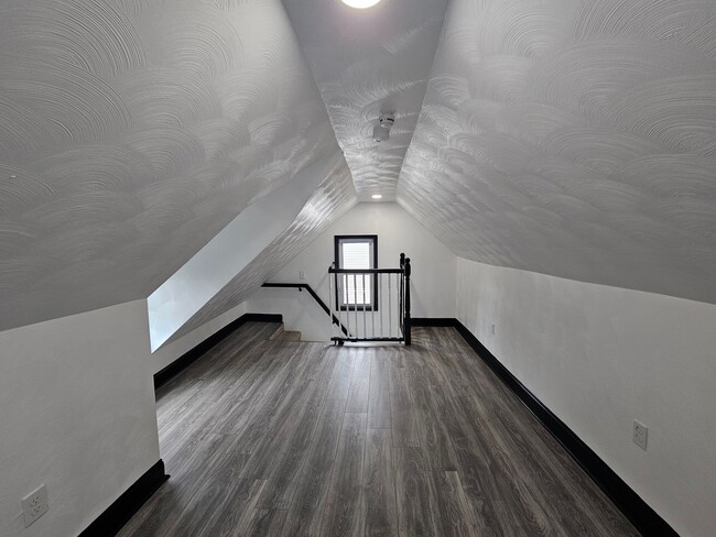 Building Photo - Newly updated 3 Bedroom 1 Bathroom house located in the Hill District!