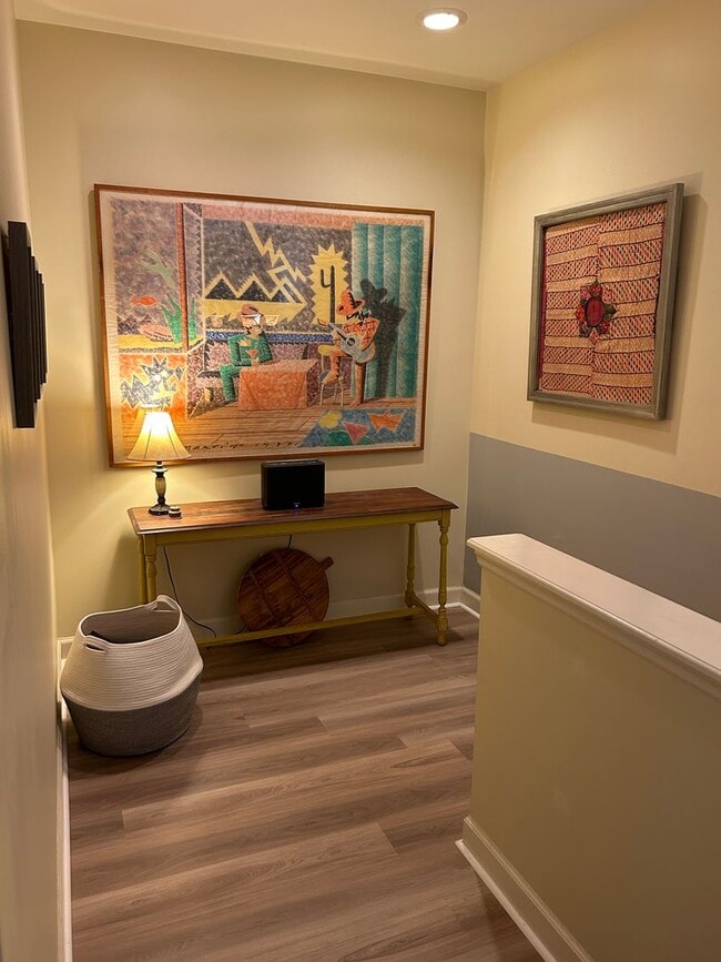 Building Photo - Fully Furnished: Stunning 3 - Bedroom 2.5 ...