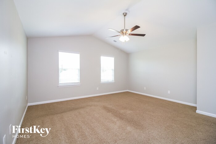 Building Photo - 281 Estelle Dr