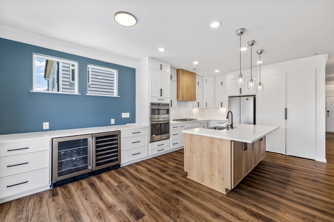 Building Photo - Spacious 5 Bedroom 3 Bath Home in highly sought after Walnut Creek!