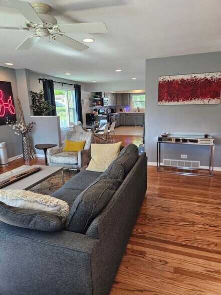 Building Photo - 4213 Riverview Dr