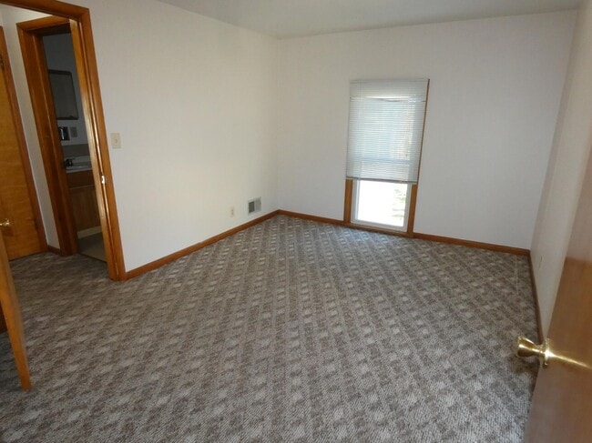 Building Photo - 137 N Wacouta Ave