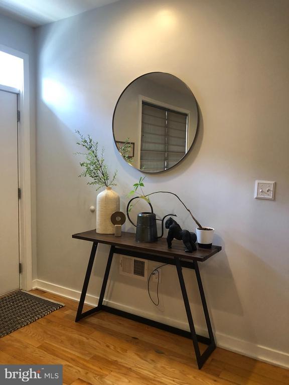 Building Photo - 341 Cantrell St