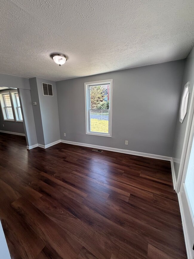 Building Photo - 1803 Homberg Ave