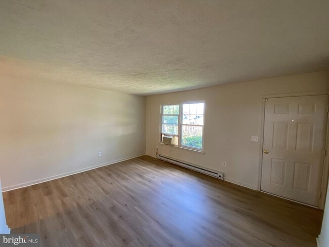 Building Photo - 624 Highview Ct