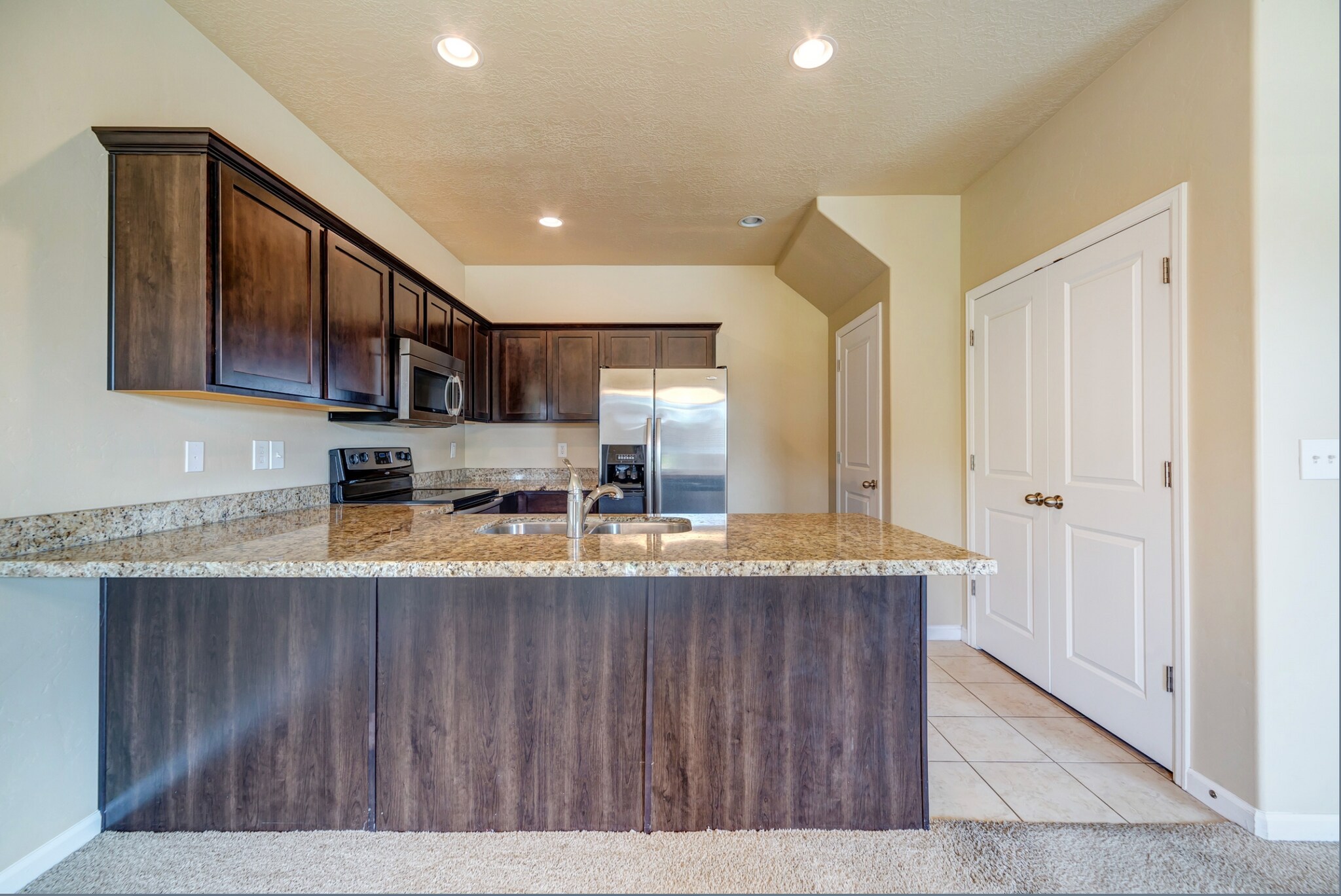 Building Photo - 4299 N Cresthaven Ln