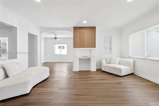 Building Photo - 2350 SW 26th St